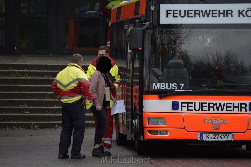 Einsatz BF Koeln Schule Burgwiesenstr Koeln Holweide P046.JPG - Miklos Laubert